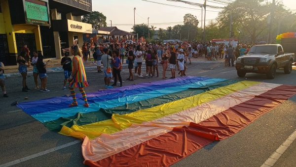 Parte da avenida Ceará é interditada na concentração inicial da Parada LGBTQIA+